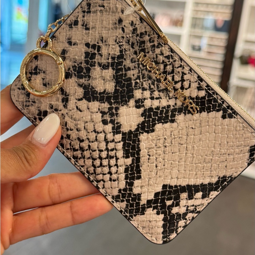 Michael Kors Cream Jet Set Travel Wallet
